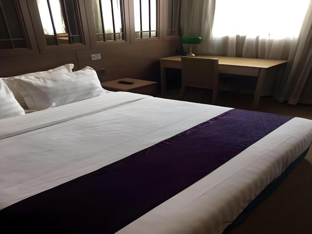 Largos Khách sạn 3*