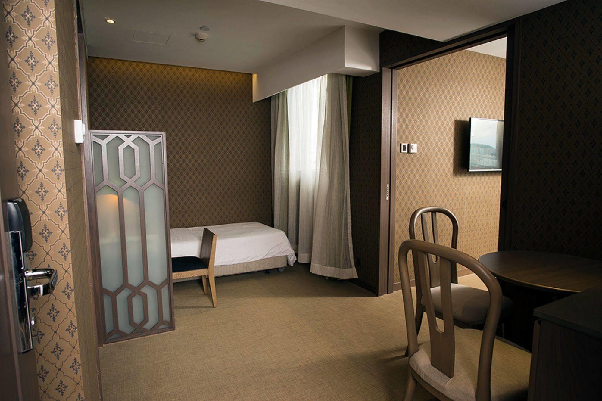 Hotel Largos 3*