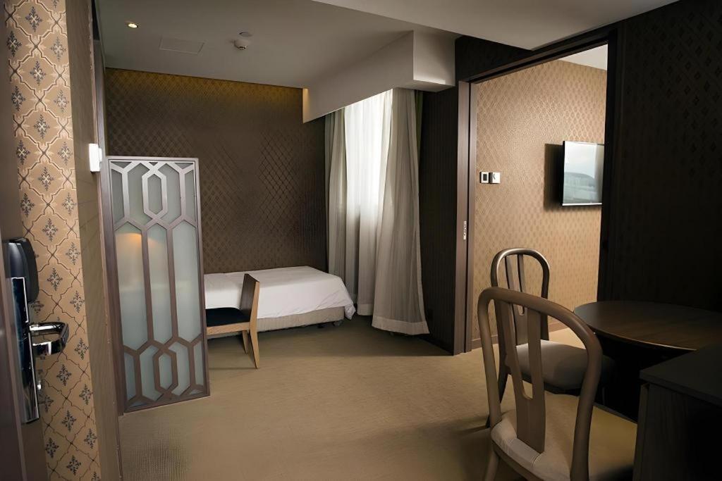 Largos Hotel 3*